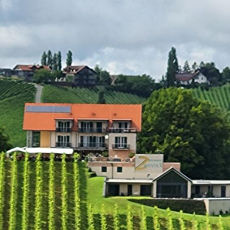Zweytick Gaestezimmer Weingut Ratsch an der Weinstrasse Bagian luar foto