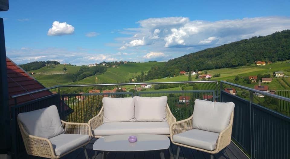Zweytick Gaestezimmer Weingut Ratsch an der Weinstrasse Bagian luar foto