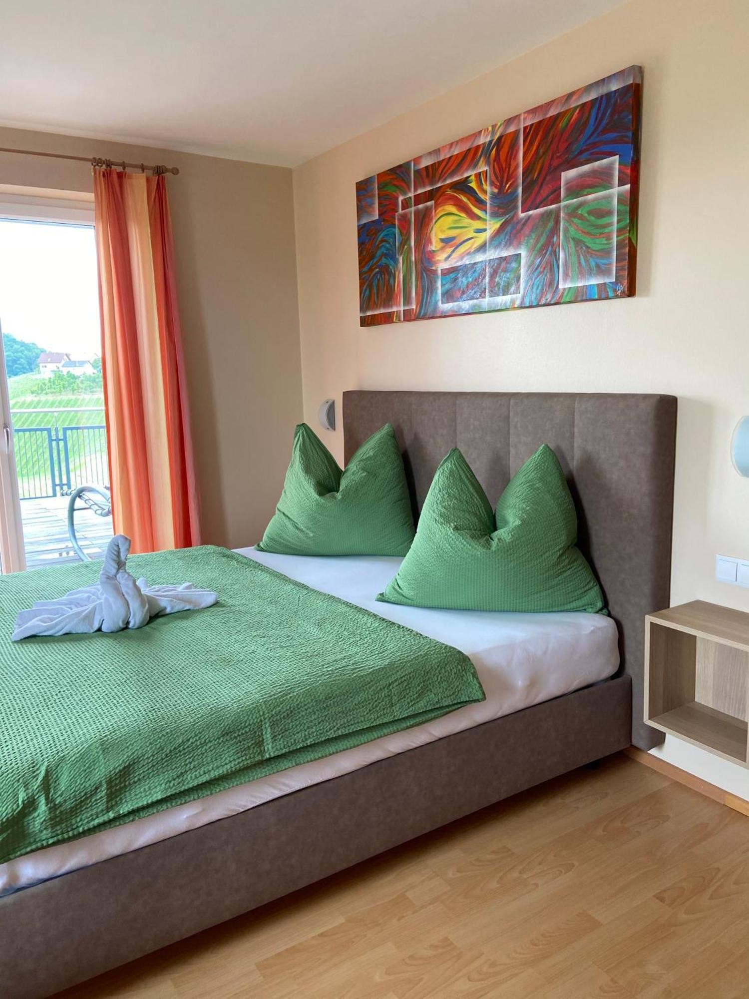 Zweytick Gaestezimmer Weingut Ratsch an der Weinstrasse Bagian luar foto
