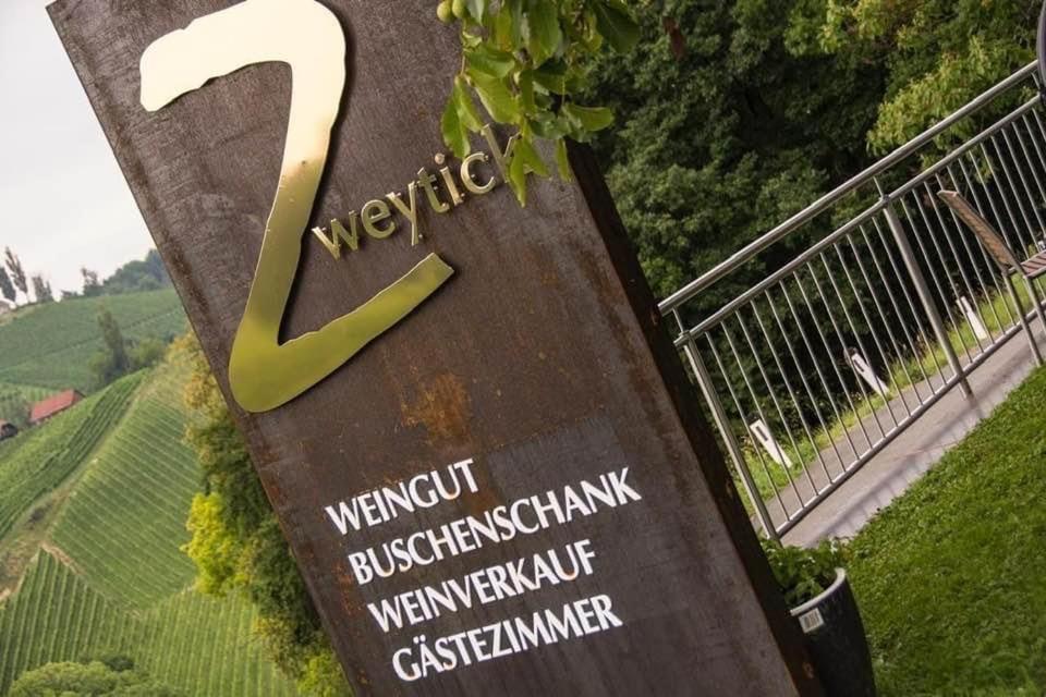 Zweytick Gaestezimmer Weingut Ratsch an der Weinstrasse Bagian luar foto