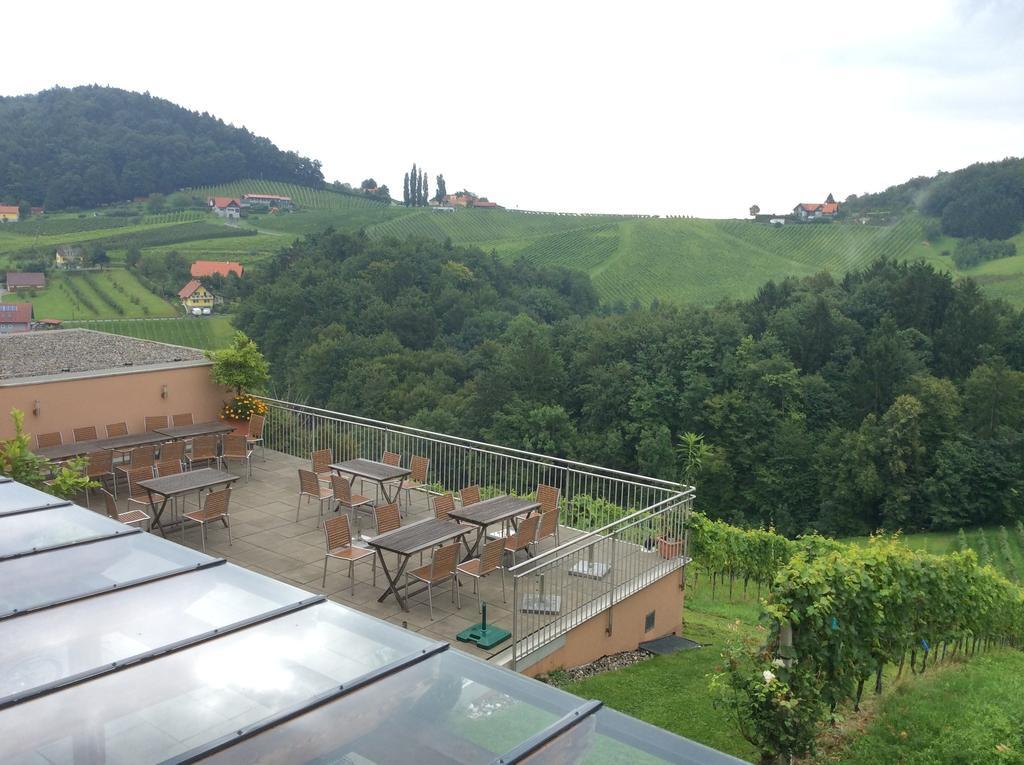 Zweytick Gaestezimmer Weingut Ratsch an der Weinstrasse Bagian luar foto