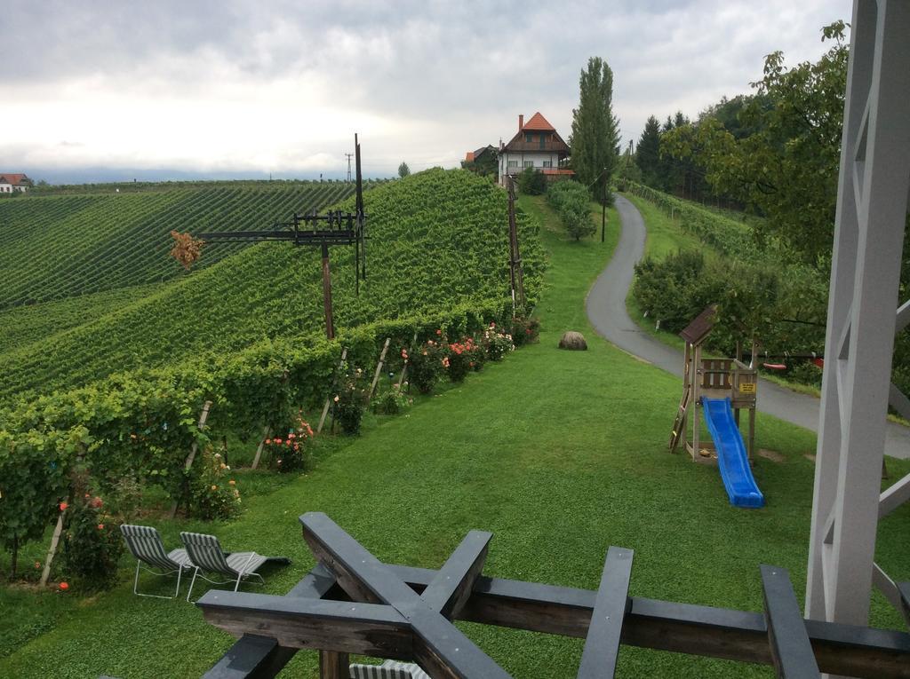 Zweytick Gaestezimmer Weingut Ratsch an der Weinstrasse Bagian luar foto