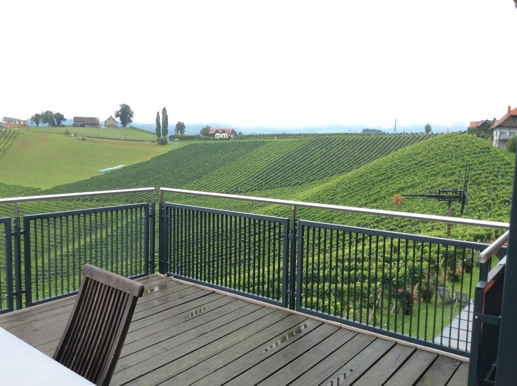 Zweytick Gaestezimmer Weingut Ratsch an der Weinstrasse Ruang foto