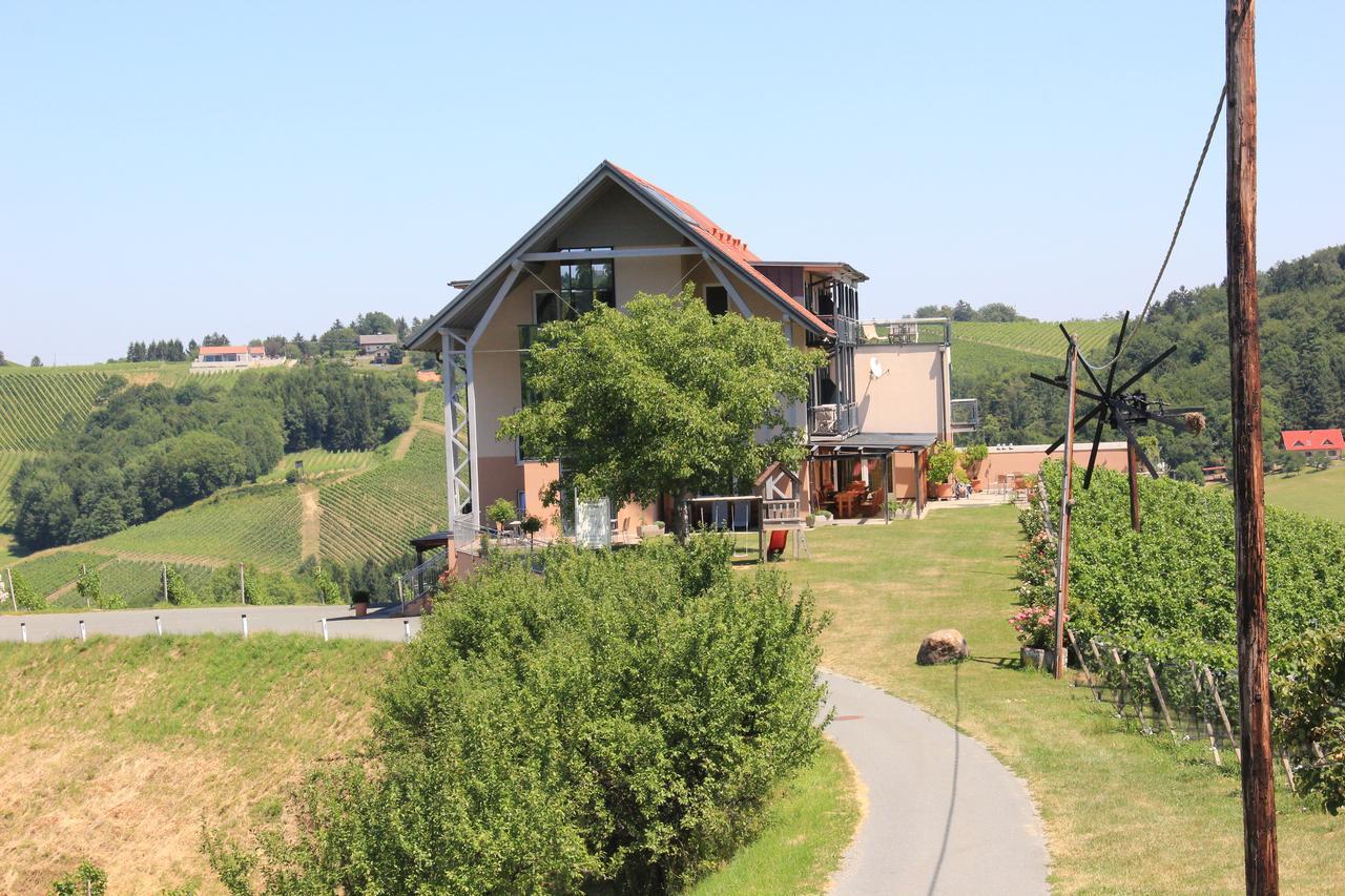Zweytick Gaestezimmer Weingut Ratsch an der Weinstrasse Bagian luar foto