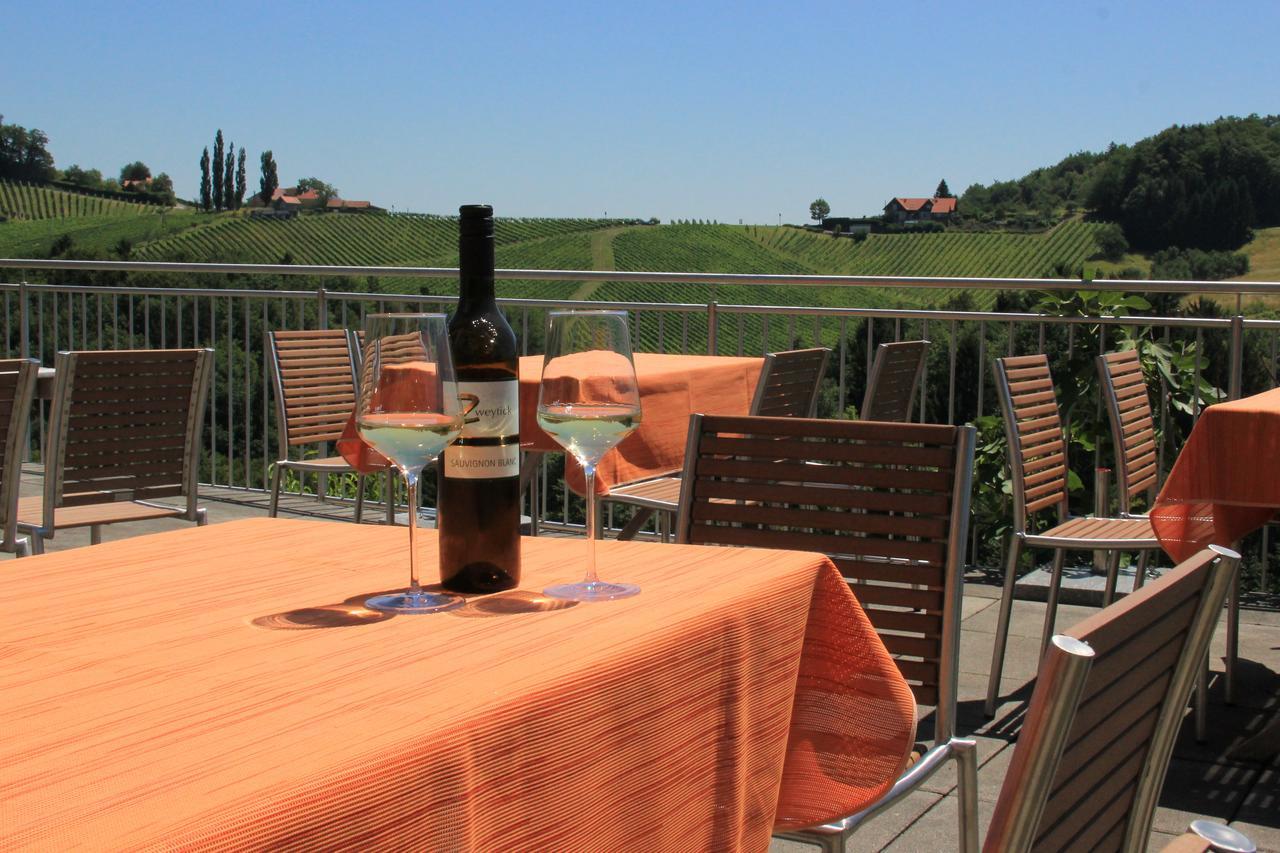 Zweytick Gaestezimmer Weingut Ratsch an der Weinstrasse Bagian luar foto