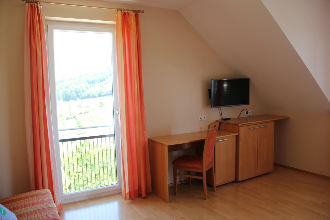 Zweytick Gaestezimmer Weingut Ratsch an der Weinstrasse Bagian luar foto