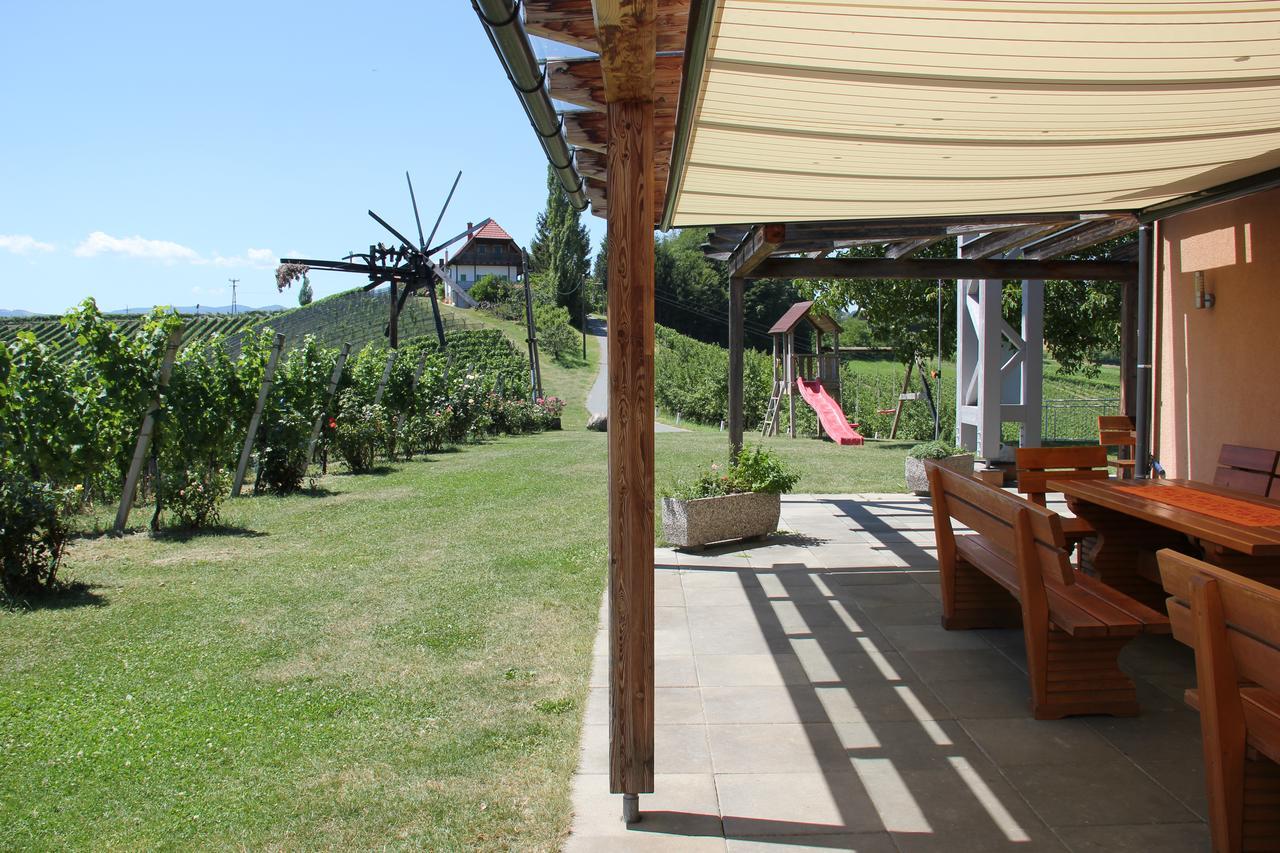 Zweytick Gaestezimmer Weingut Ratsch an der Weinstrasse Bagian luar foto